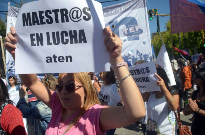 ¡Rechazo a la burla del Gobierno: paro y movilización!
