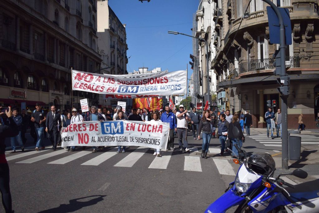 La lucha de General Motors llegó a Buenos Aires