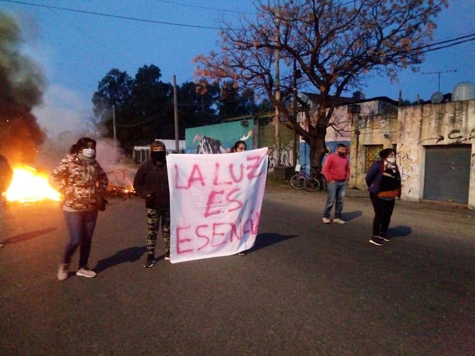¿DE QUÉ HABLAMOS CUANDO EXIGIMOS LA “REESTATIZACIÓN DE LOS SERVICIOS”?