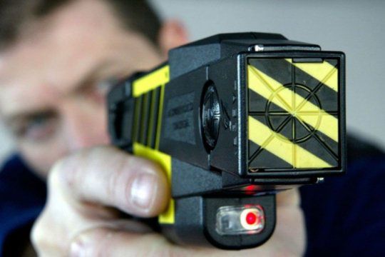 ¿LA POLICÍA TIENE LAS MANOS ATADAS?