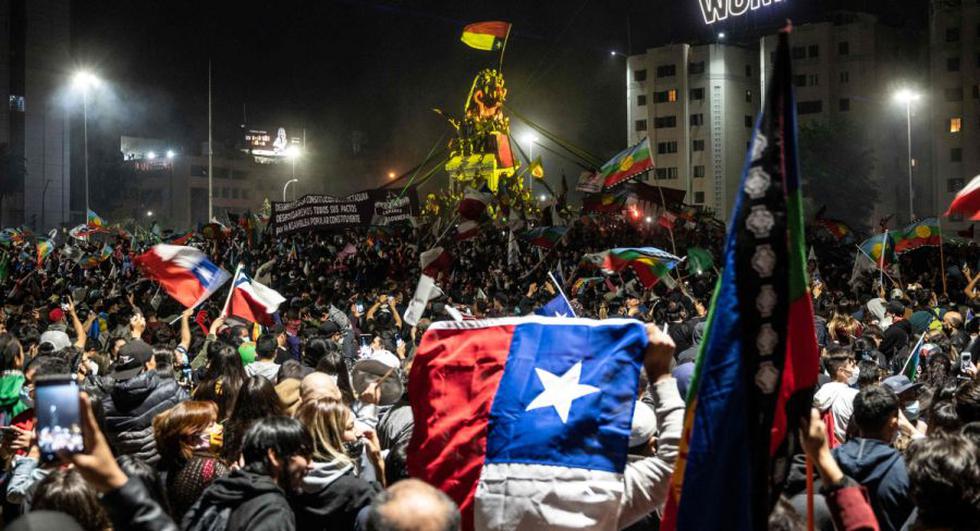 ¡NUESTRA REVOLUCIÓN CAMINA HACIA ADELANTE!