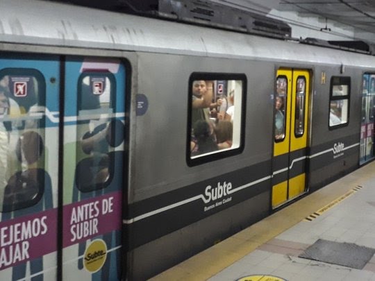 ¿A TRABAJAR AL SUBTE?