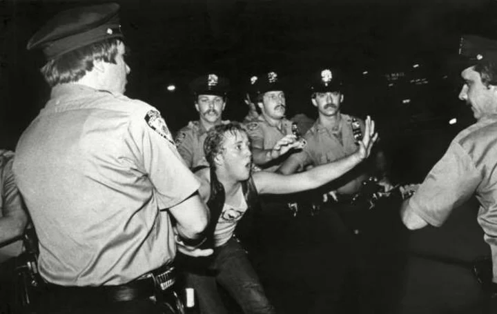 LUEGO DE 53 AÑOS: LUCHA FRONTAL Y AUTODEFENSA, COMO EN LA REVUELTA DE STONEWALL