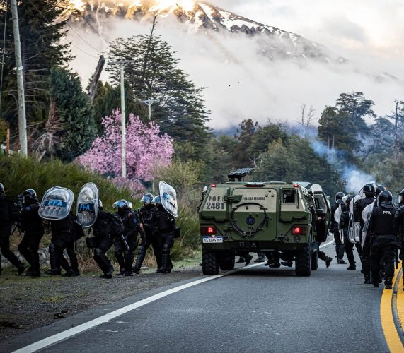 BASTA DE REPRESIÓN AL PUEBLO MAPUCHE
